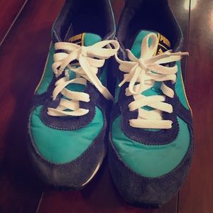 Lightweight Turquoise and Yellow Pumas